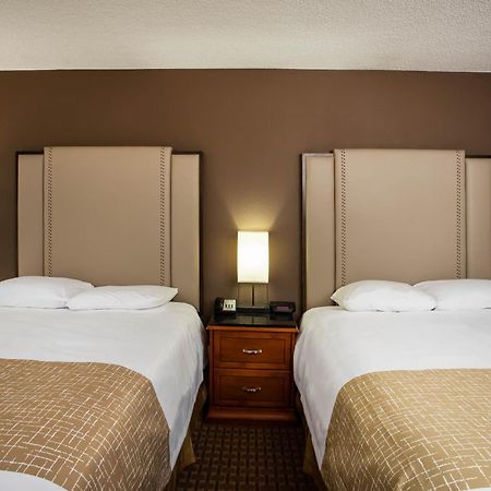 Travelodge By Wyndham Fort Wayne North Exterior foto