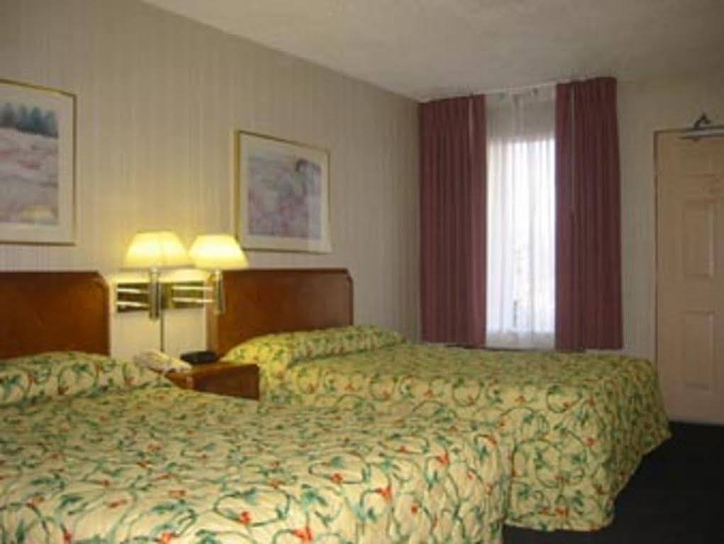 Travelodge By Wyndham Fort Wayne North Exterior foto
