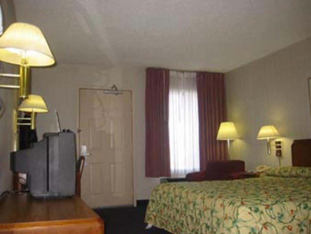 Travelodge By Wyndham Fort Wayne North Exterior foto